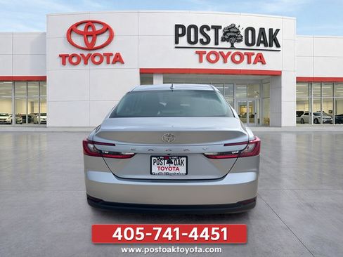 Used 2025 Toyota Camry LE FWD image 6