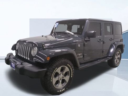 Used 2017 Jeep Wrangler Unlimited Sahara w/ Connectivity Group image 7