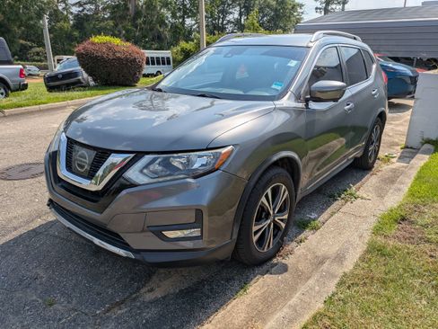 Used 2017 Nissan Rogue SL FWD image 3