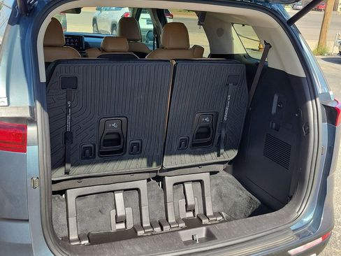 Used 2023 Kia Carnival EX FWD image 12