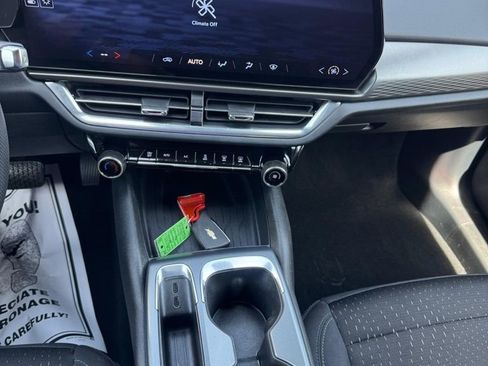 Used 2025 Chevrolet Equinox EV LT image 28