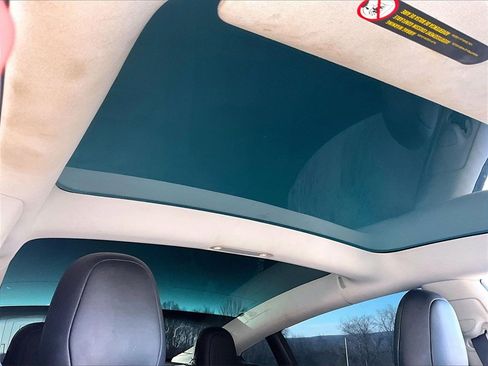 Used 2020 Tesla Model 3 Standard Range image 19