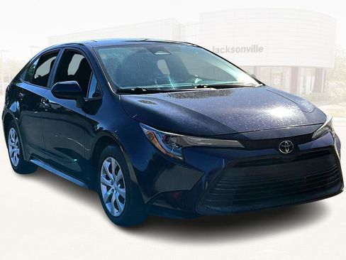 Used 2023 Toyota Corolla LE image 3
