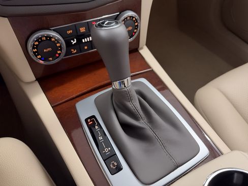 Used 2011 Mercedes-Benz C 300 Sedan image 25