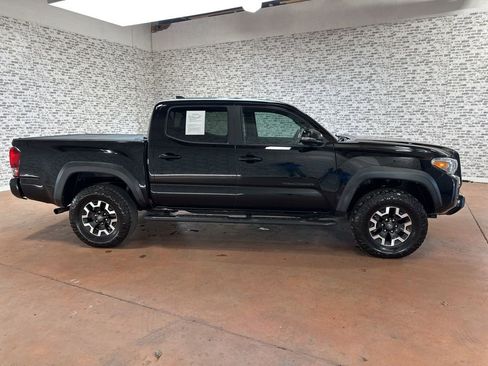 Used 2017 Toyota Tacoma TRD Off-Road image 8
