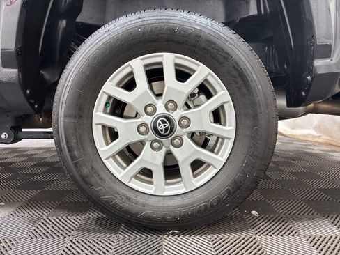 Used 2025 Toyota Tacoma SR5 AWD/4WD image 18