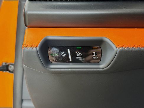 Used 2025 Lamborghini Urus SE AWD/4WD image 64