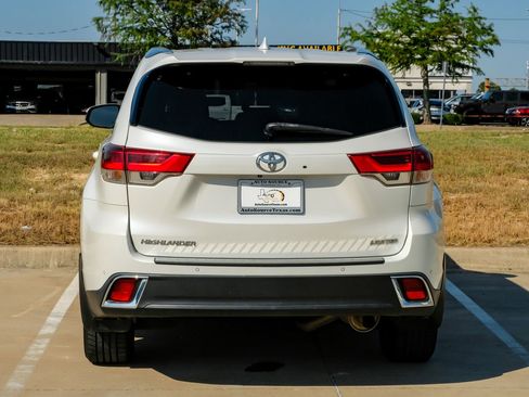 Used 2019 Toyota Highlander Limited FWD image 13