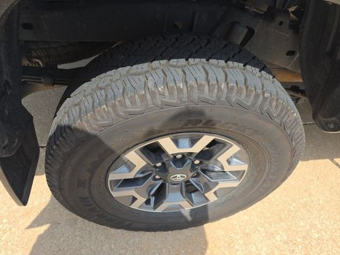 Used 2023 Toyota Tacoma TRD Off-Road w/ Technology Package AWD/4WD image 22