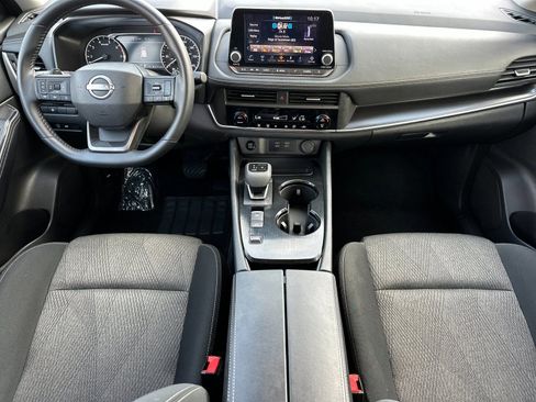 Used 2025 Nissan Rogue SV FWD image 12