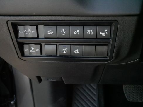Used 2023 Toyota Tundra Platinum AWD/4WD image 27