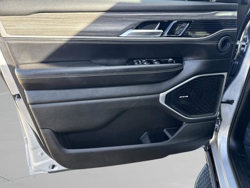 Used 2024 Jeep Wagoneer L Series II w/ Flexible Seating Group image 12