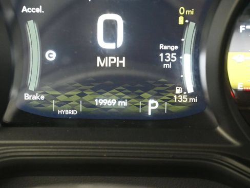 Used 2025 Jeep Wrangler Unlimited Rubicon 4xe w/ Convenience Group AWD/4WD image 17