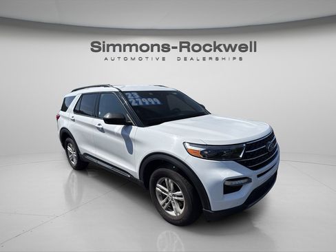 Used 2023 Ford Explorer XLT w/ Equipment Group 202A image 9