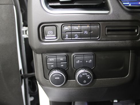 Used 2023 Chevrolet Suburban Z71 image 10