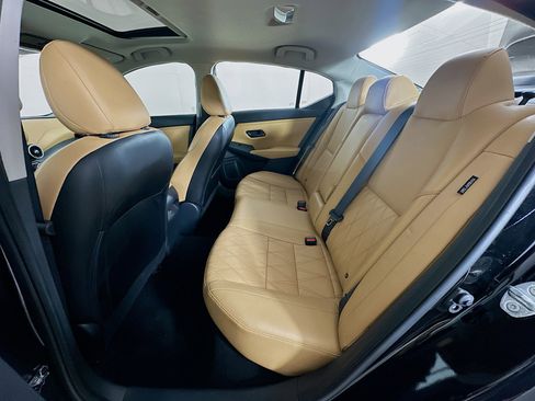 Used 2025 Nissan Sentra SV w/ SV Premium Package image 27