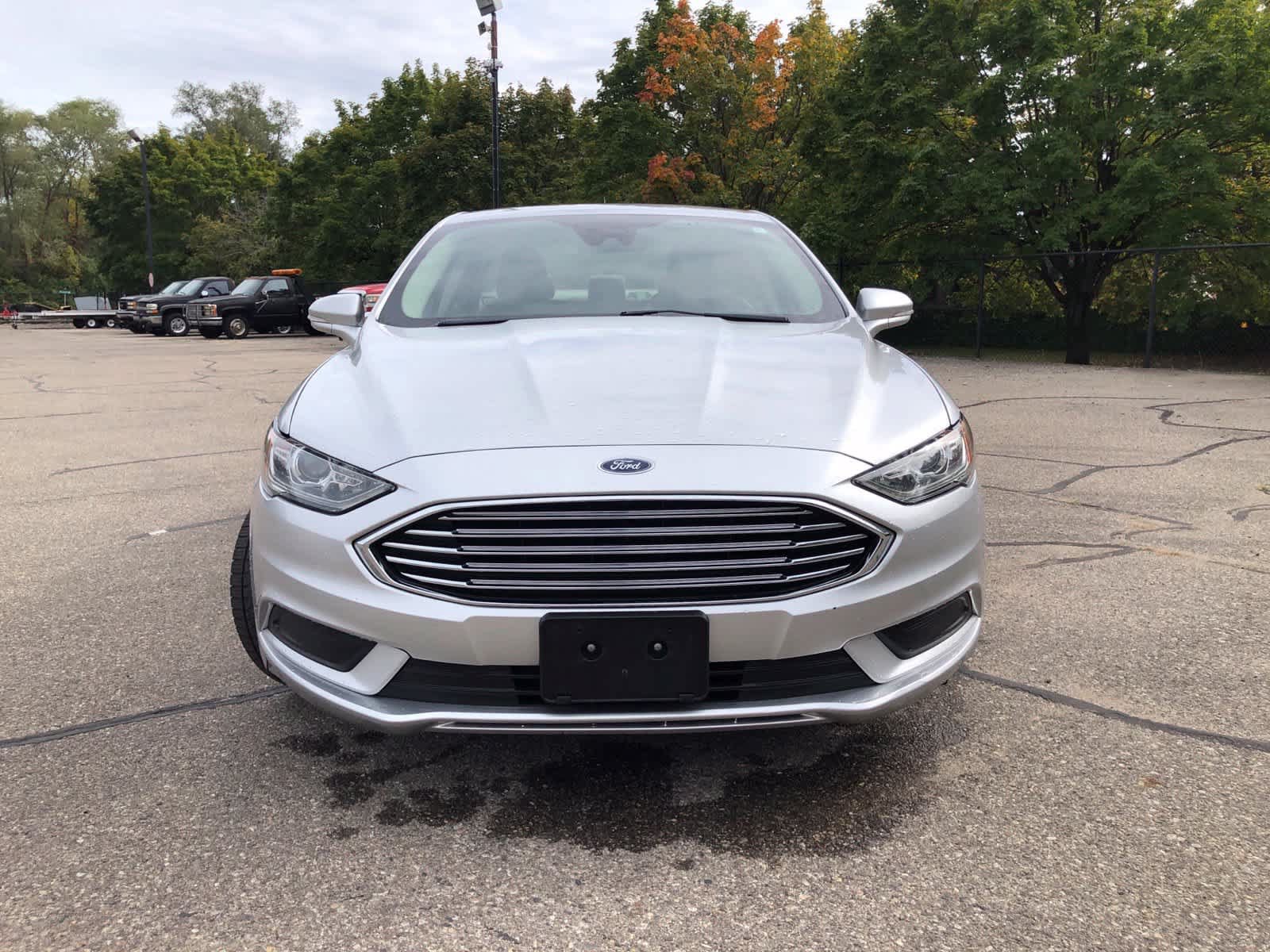Used 2018 Ford Fusion SE FWD image 2