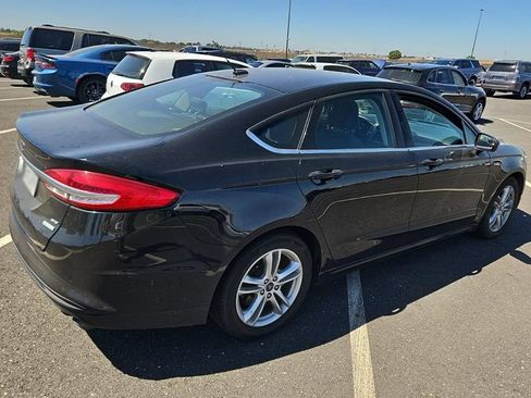 Used 2018 Ford Fusion SE w/ Fusion SE Technology Package FWD image 5