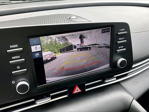 Used 2025 Hyundai Elantra Hybrid FWD image 23