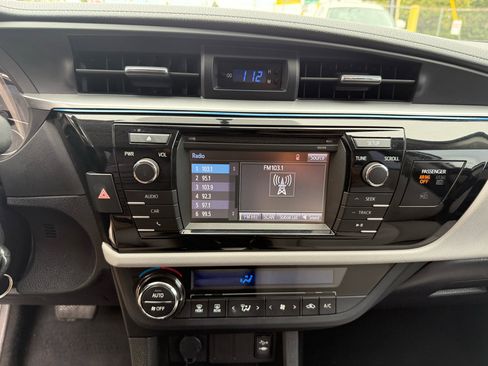 Used 2014 Toyota Corolla S Premium image 24