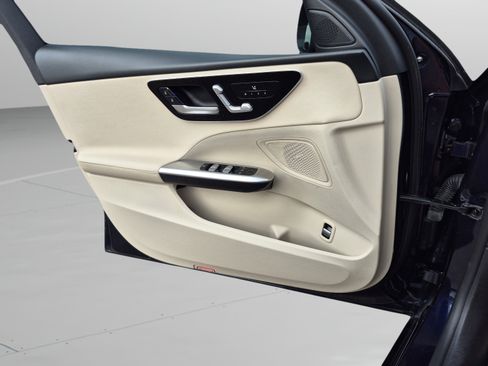 Used 2023 Mercedes-Benz C 300 4MATIC Sedan image 25