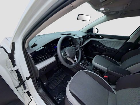 Certified 2022 Volkswagen Taos S FWD image 9