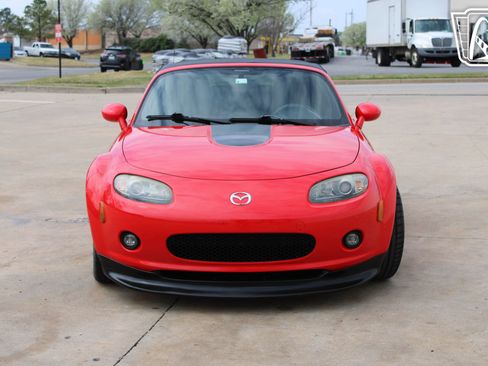 Used 2006 MAZDA MX-5 Miata Sport RWD image 3