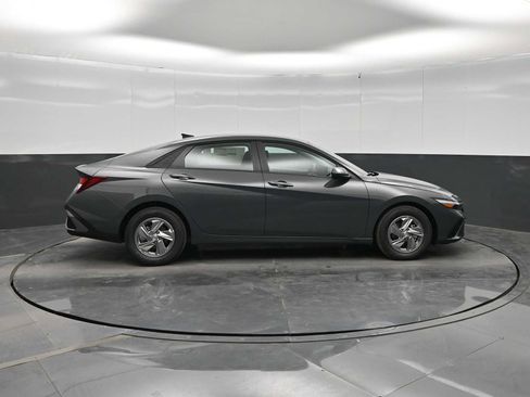 New 2026 Hyundai Elantra SE FWD image 9