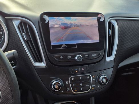 Used 2025 Chevrolet Malibu LT image 4