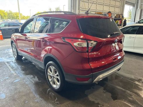 Used 2018 Ford Escape SE w/ SE Sync 3 Package FWD image 2