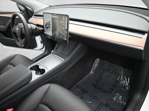Used 2025 Tesla Model Y Long Range RWD image 25