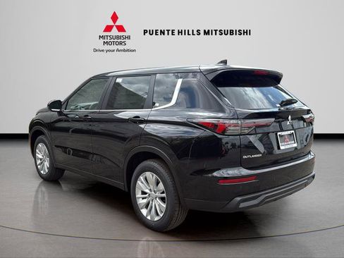 New 2026 Mitsubishi Outlander ES image 7