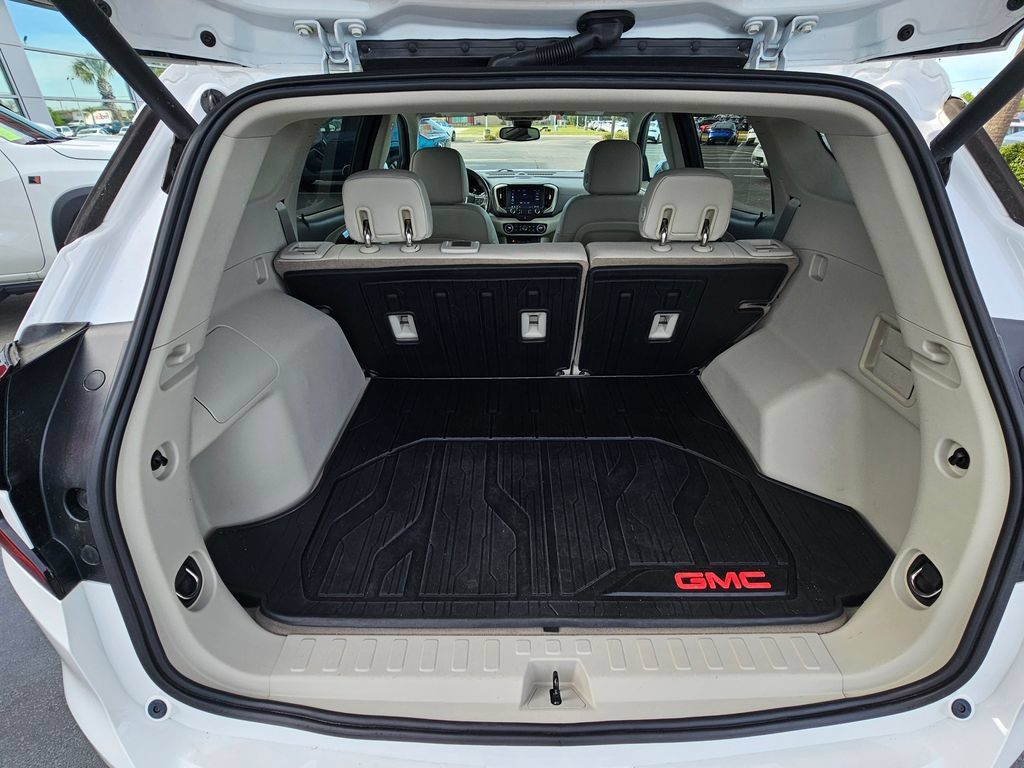 Used 2020 GMC Terrain Denali w/ Denali Premium Package FWD image 10