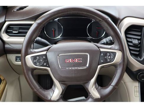 Used 2017 GMC Acadia Denali w/ Technology Package FWD image 9