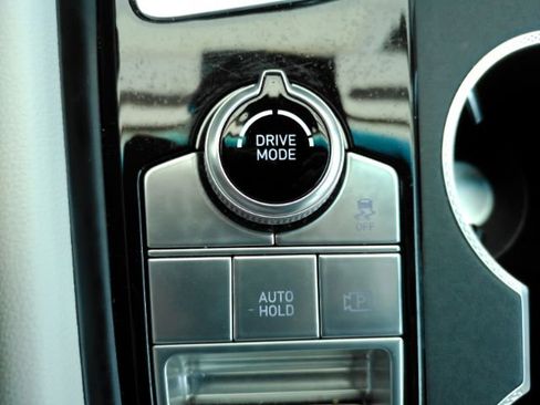 Used 2025 Genesis G70 2.5T image 49