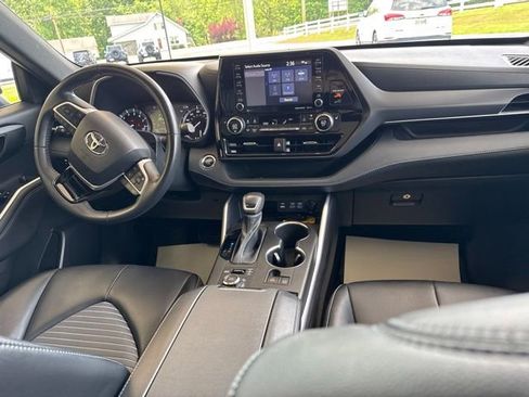 Used 2022 Toyota Highlander XSE AWD/4WD image 30
