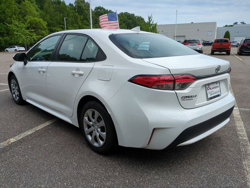 Used 2021 Toyota Corolla LE FWD image 6