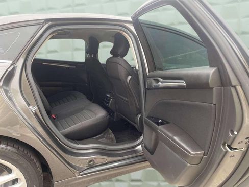 Used 2015 Ford Fusion SE image 16