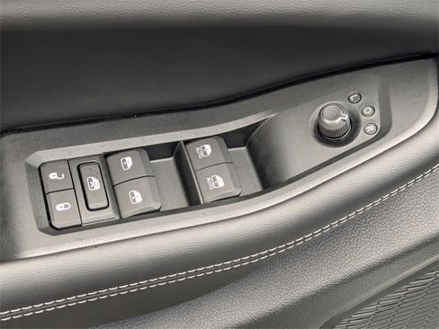 New 2025 Jeep Grand Cherokee L Laredo image 10