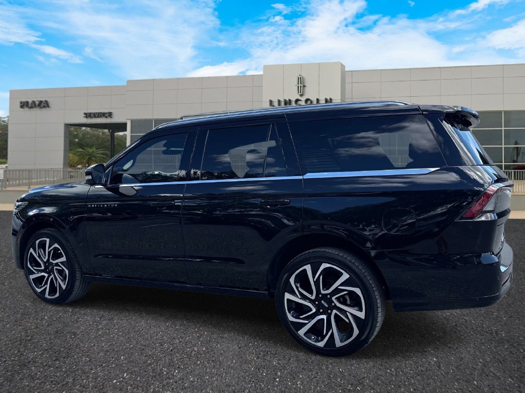New 2027 Lincoln Navigator Black Label AWD/4WD image 5