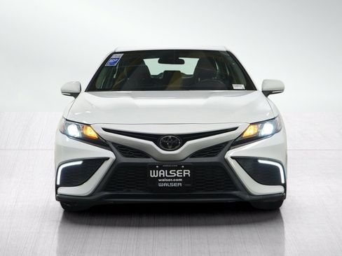 Used 2022 Toyota Camry SE FWD image 8