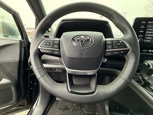 Used 2024 Toyota Sienna XLE Woodland Edition image 9