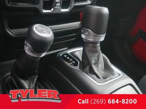 Certified 2022 Jeep Gladiator Sport AWD/4WD image 36