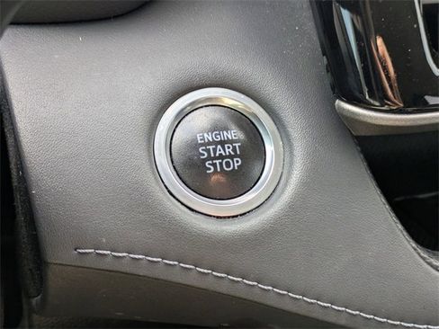 Used 2021 Toyota Highlander LE image 29