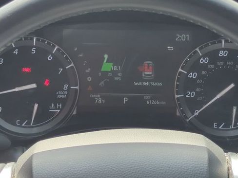 Used 2021 Toyota Highlander XLE AWD/4WD image 6