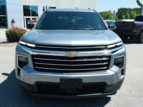 Used 2024 Chevrolet Traverse LT FWD image 2
