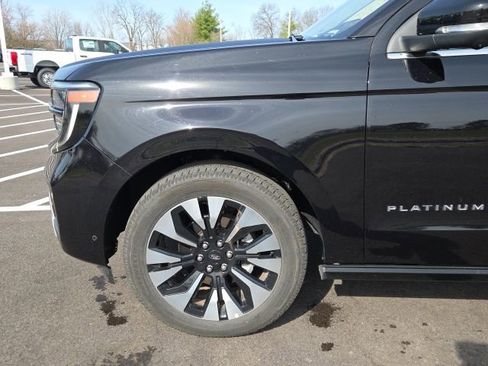 Used 2025 Ford Expedition Platinum w/ Driver's Package image 18