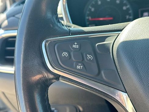 Used 2018 Chevrolet Equinox LT FWD image 41