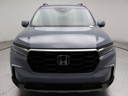 Used 2024 Honda Pilot Touring image 5