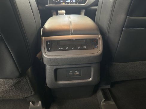 Used 2024 Nissan Pathfinder SL AWD/4WD image 22